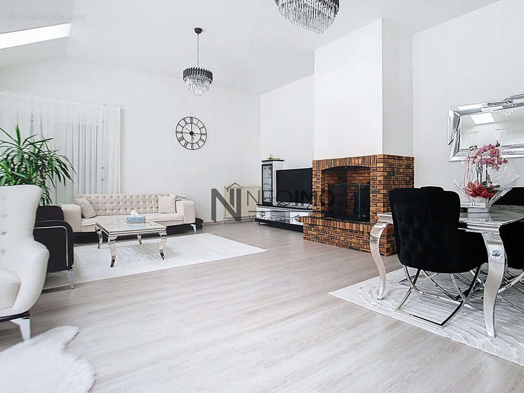 Maison à NEUFCHATEAU