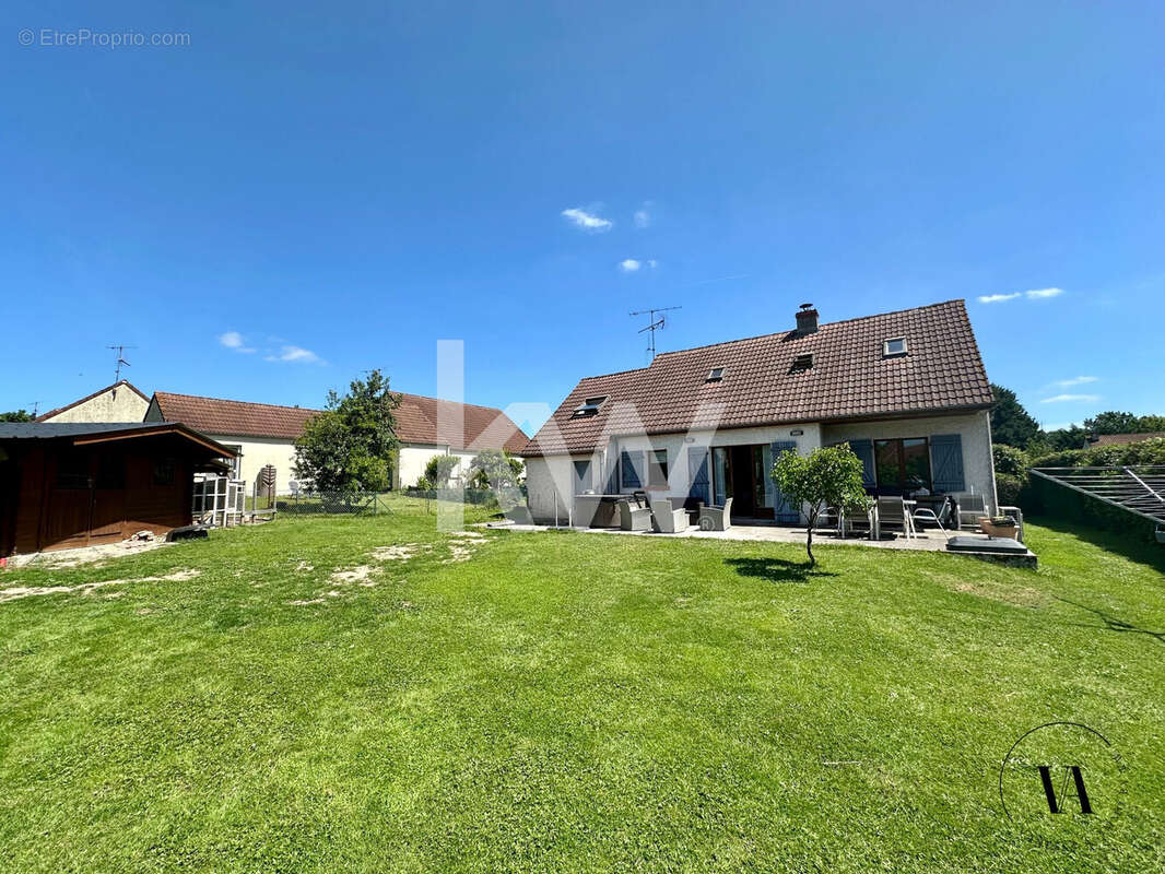Maison à MARCILLY-EN-VILLETTE