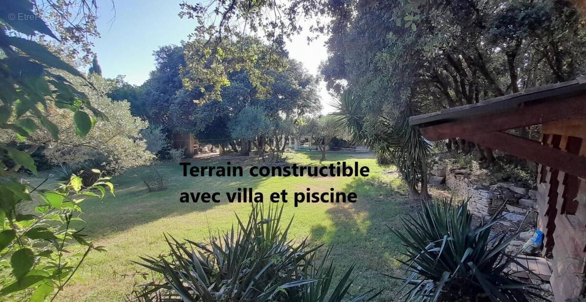 Terrain à AUBAIS