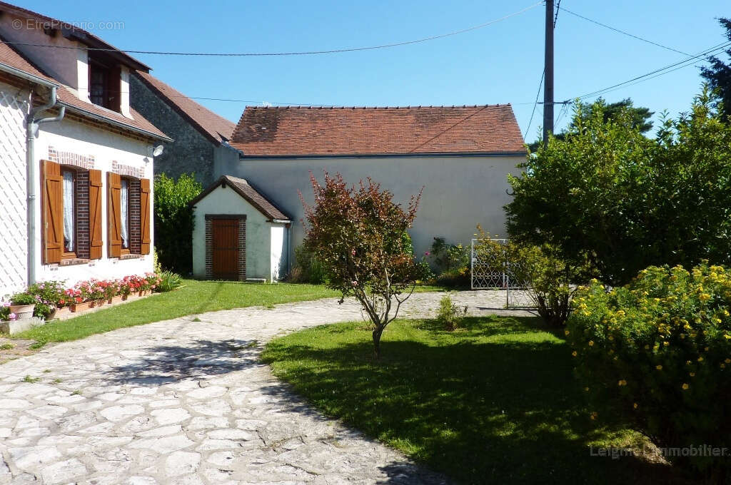 Maison à VILLENEUVE-SUR-YONNE