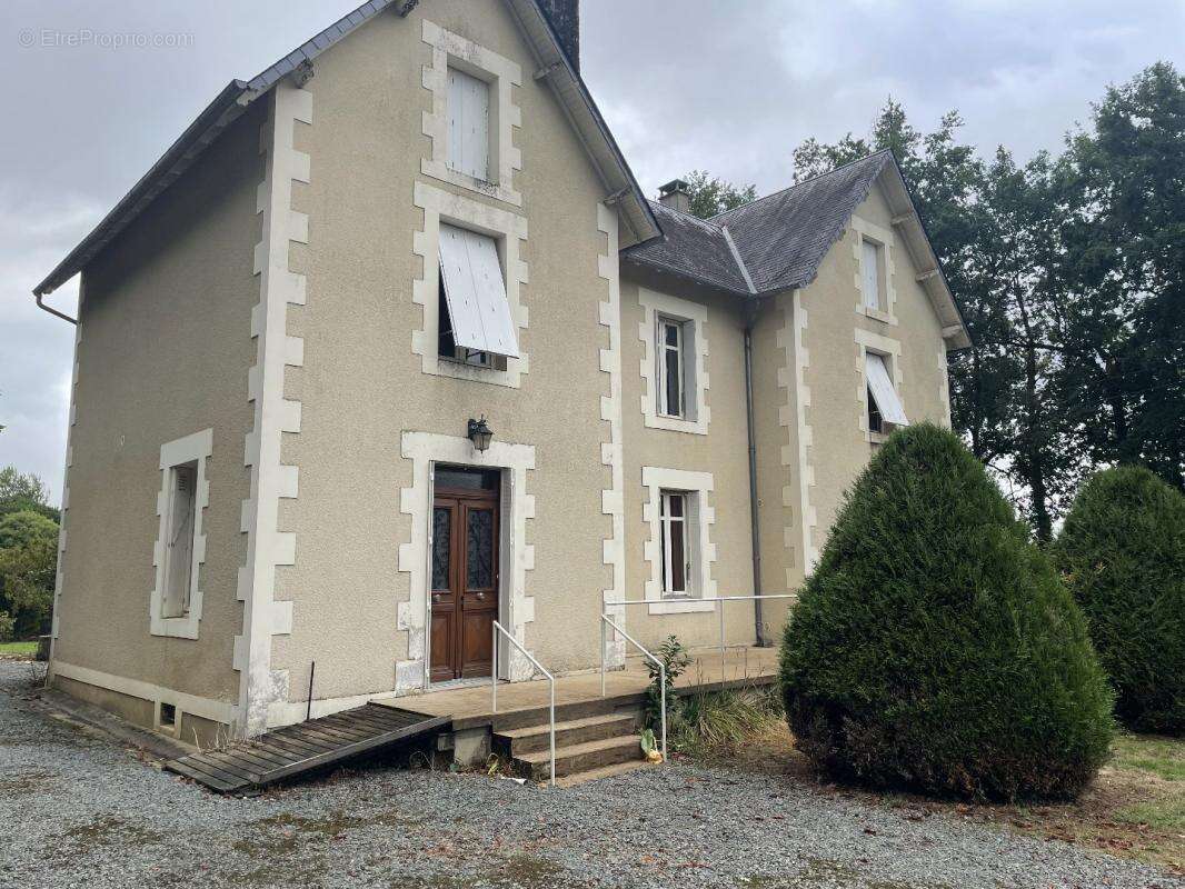 Maison à LANOUAILLE
