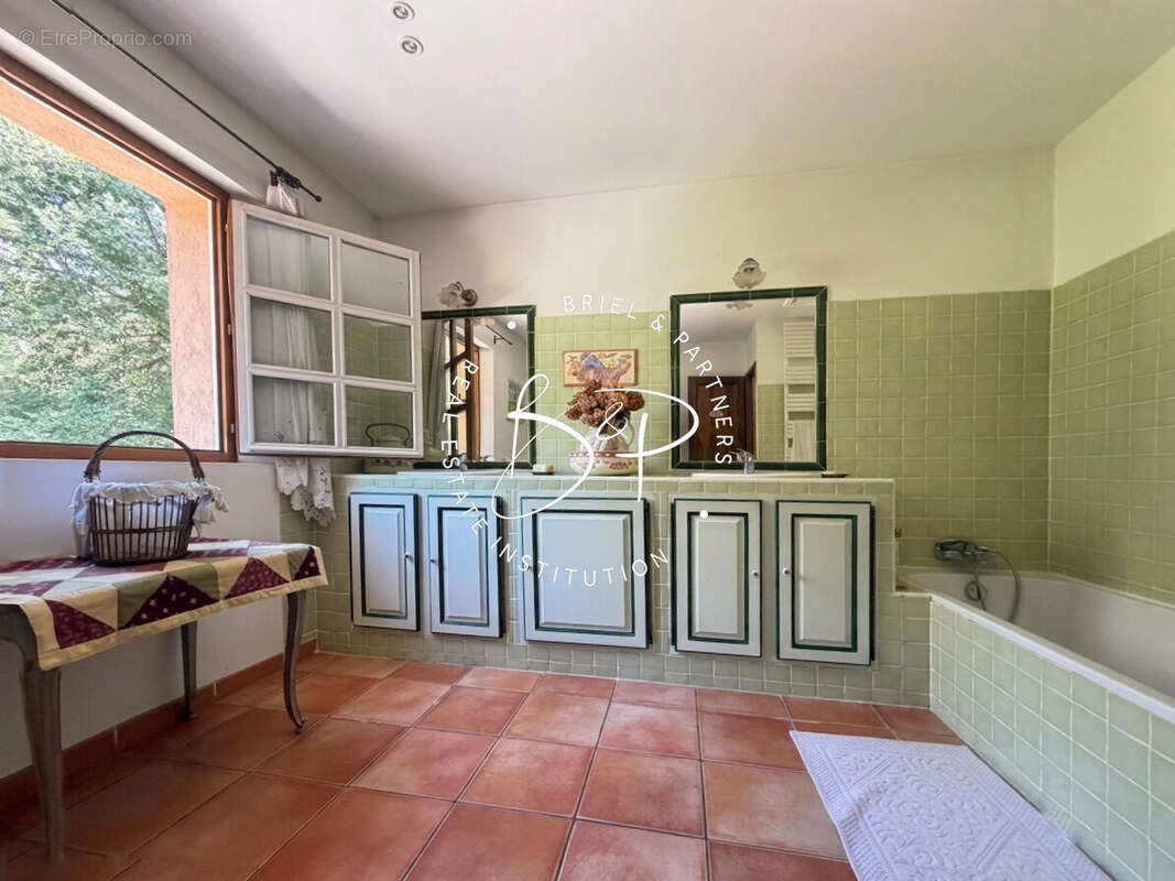 Bastide provençale 5 chambres avec  piscine au calme complet - photo 12