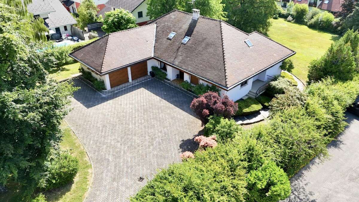 Divonne-les-Bains Centre Ville - Maison 6 chambres de 424 m2 - photo 4