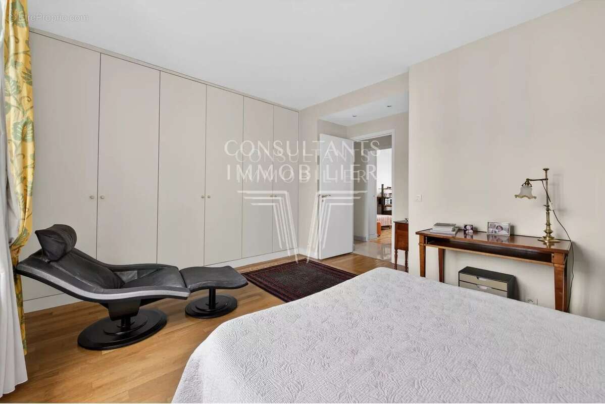 Appartement à NEUILLY-SUR-SEINE