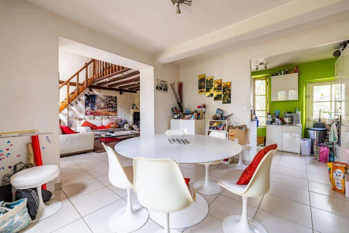 Maison à VERRIERES-LE-BUISSON