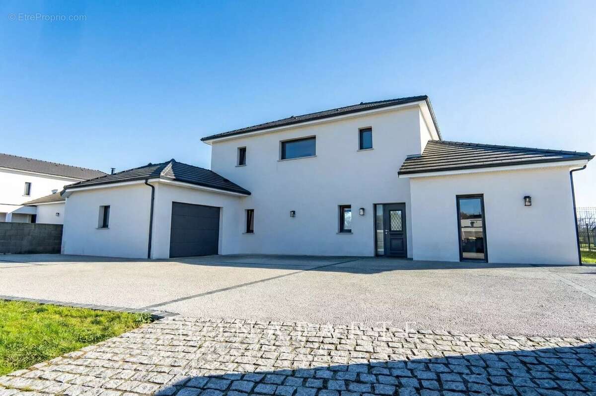 Maison à SERRES-CASTET