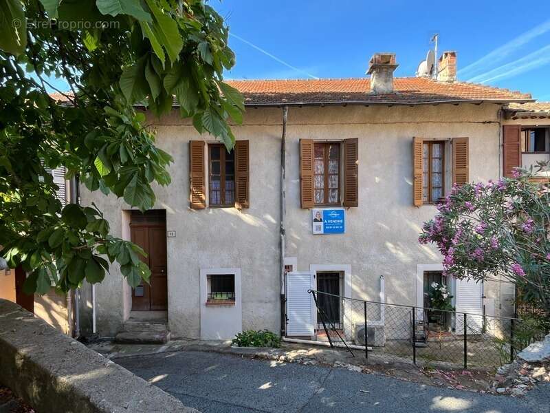 Appartement à BAGNOLS-EN-FORET