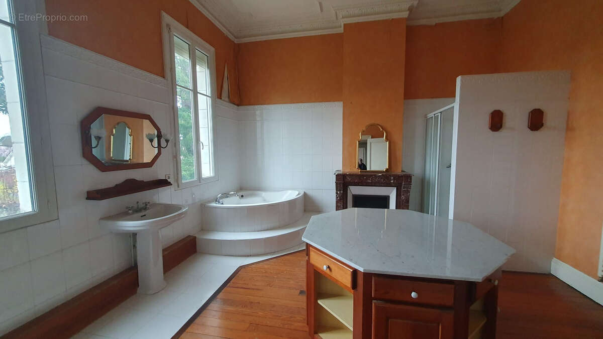 Maison à COUTRAS