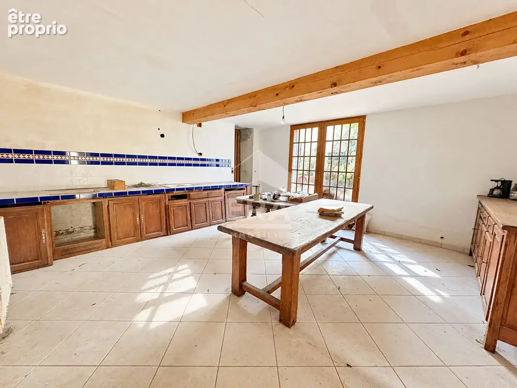 Maison à vendre - 6 pièces, 236 m² sur 2700 m² de terrain - photo 5