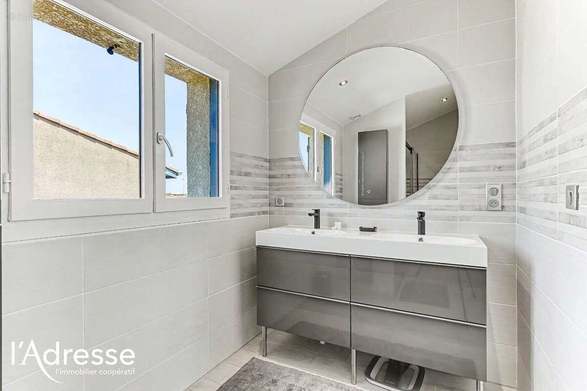 Exclusivité l'Adresse Immobilier - Cugnaux - Maison de 168 m2 avec Garage et piscine Couverte sur un terrain de 552m². - photo 11