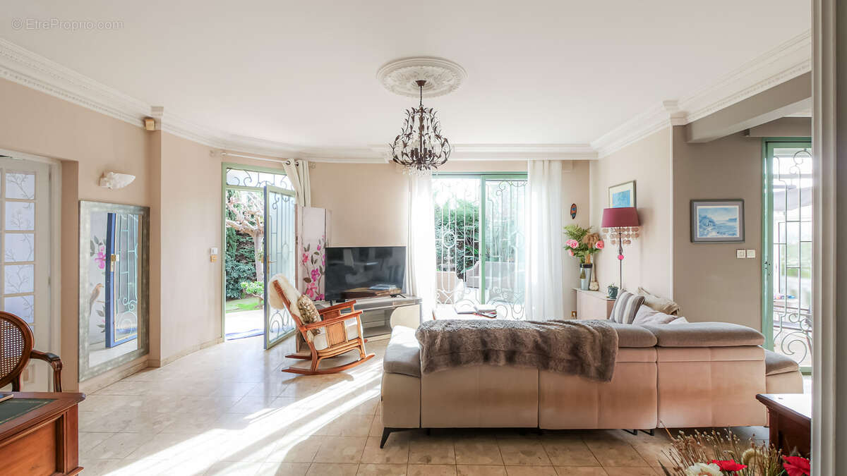 Maison à HYERES