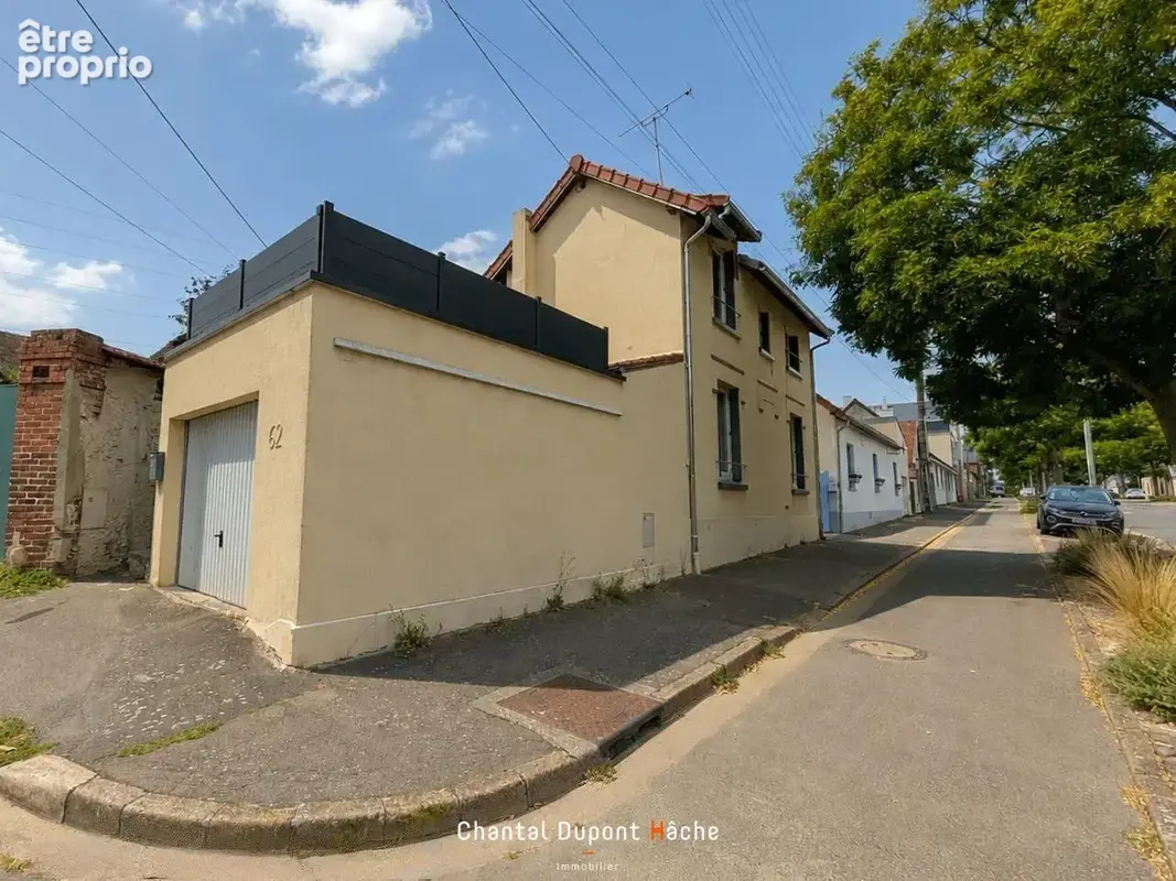 LUISANT - Maison années 50 avec 2 chambres, garage et terrasse ! - photo 15