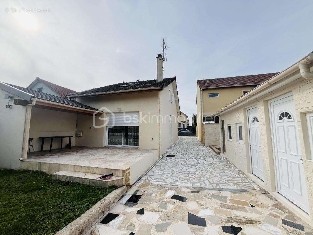 Maison élégante au cœur de la tranquillité et à proximité de toutes commodités - photo 3