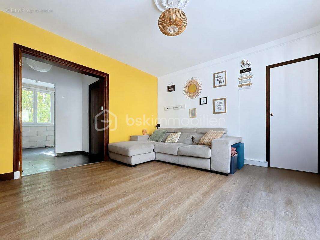 Appartement à FONTAINE