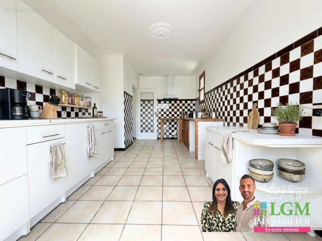 Maison familiale de 175 m², 2 logements, 600 m² de terrain, au calme, proche du centre - photo 7