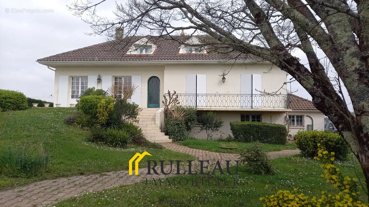 Maison à SAINT-MARTIN-LACAUSSADE