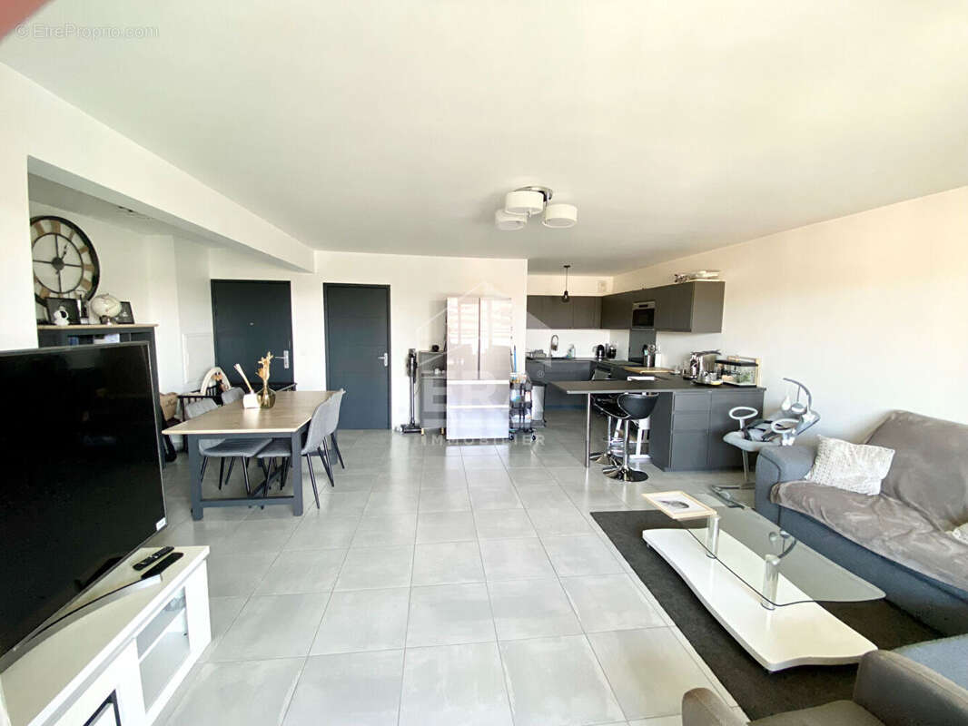 Appartement à MARSEILLE-4E