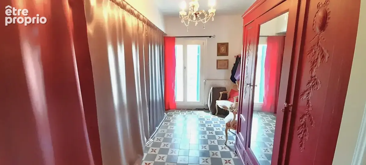 Superbe maison de vigneron avec grand garage, terrasses et jardin. - photo 10