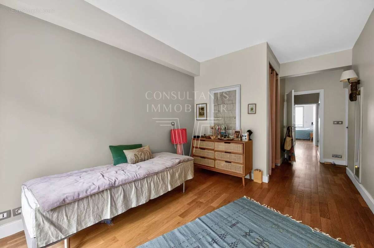 Appartement à NEUILLY-SUR-SEINE