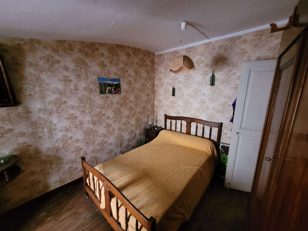 Maison à SAINT-LAURENT-DE-CERDANS