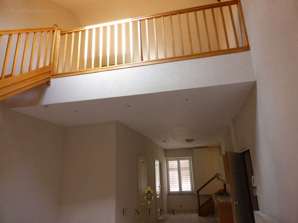 Appartement à LAY-SAINT-CHRISTOPHE