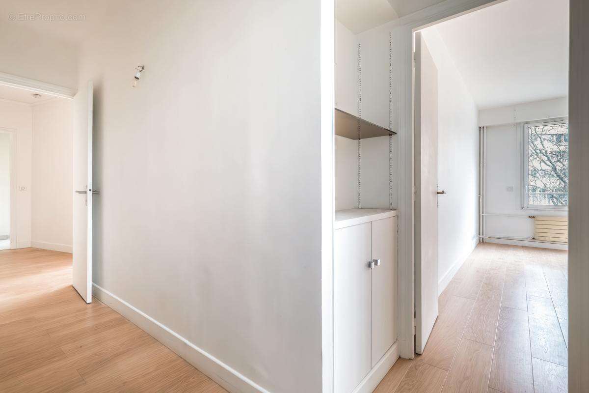 Appartement à PARIS-14E