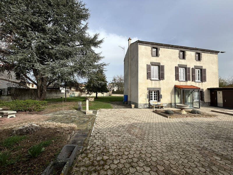 Maison à SAINT-BEAUZIRE