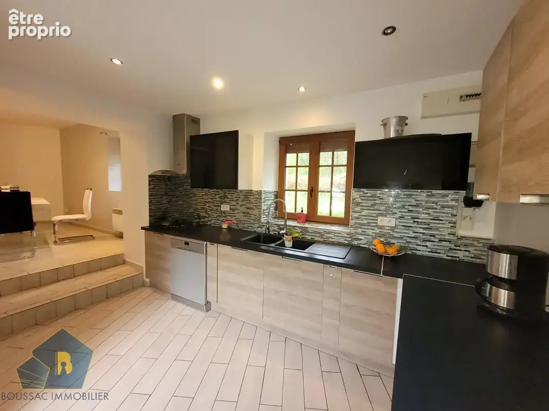 Maison 160 m² à Saint-Marien  - photo 4