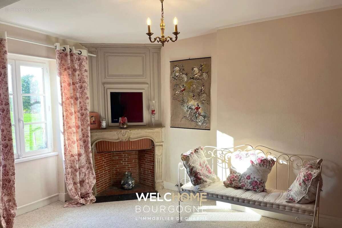 Maison à MARS-SUR-ALLIER