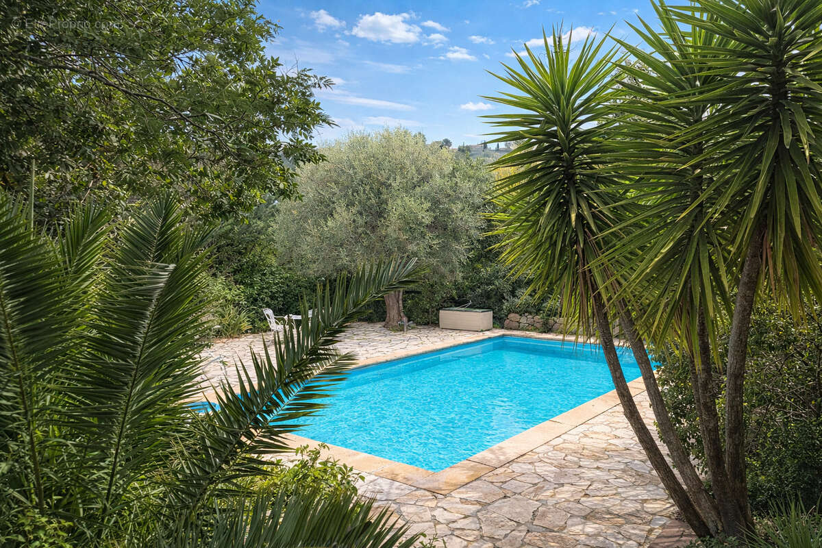 Maison à ROQUEBRUNE-SUR-ARGENS