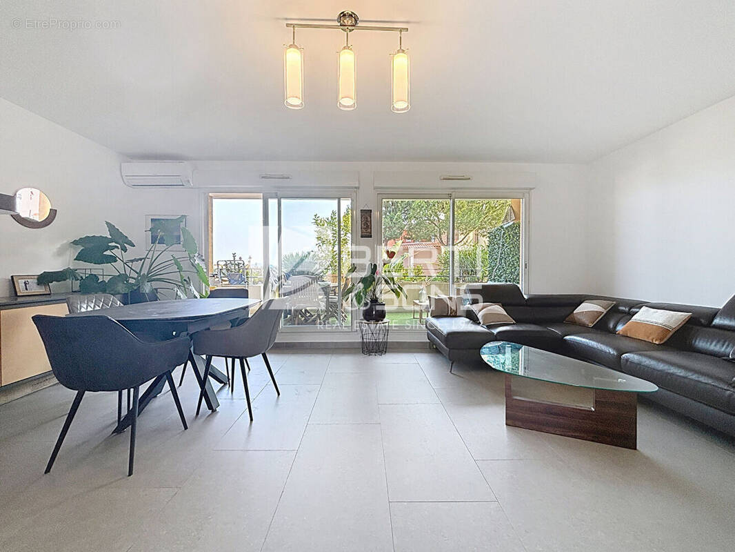 Appartement à MANDELIEU-LA-NAPOULE