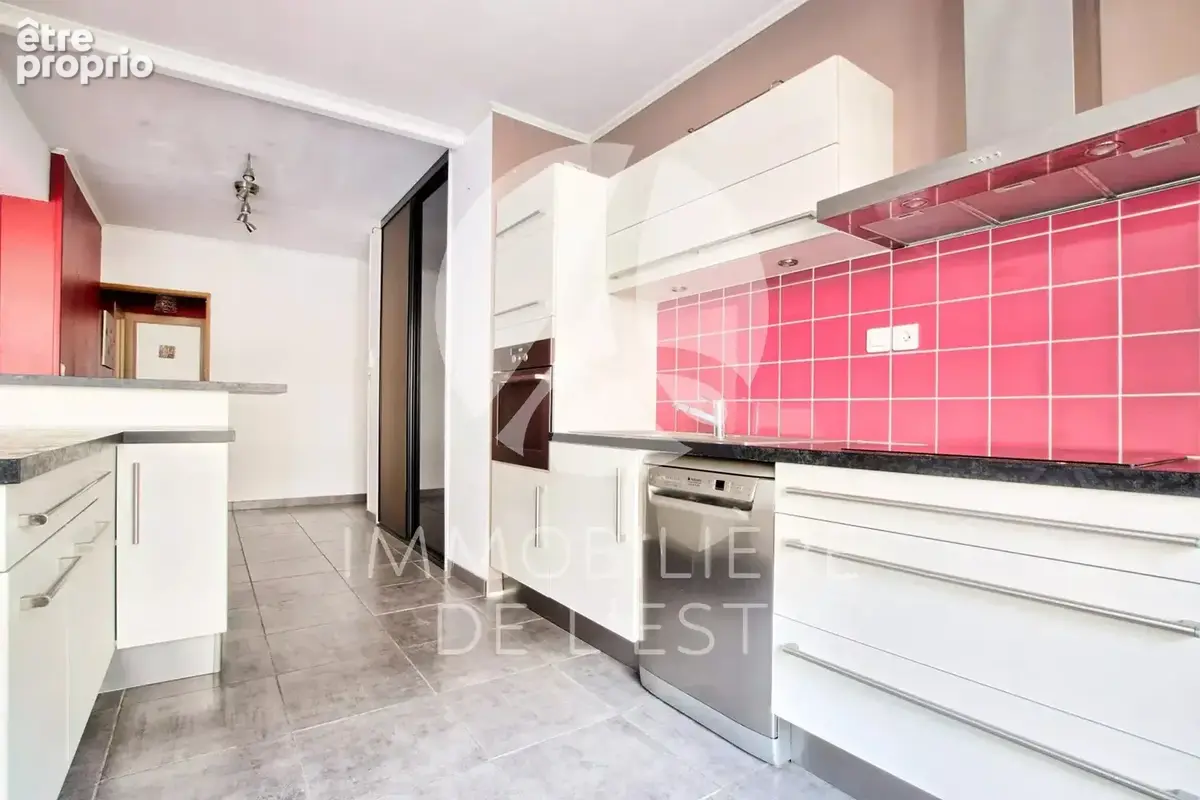 T3 - monplaisir - 72m² - photo 3
