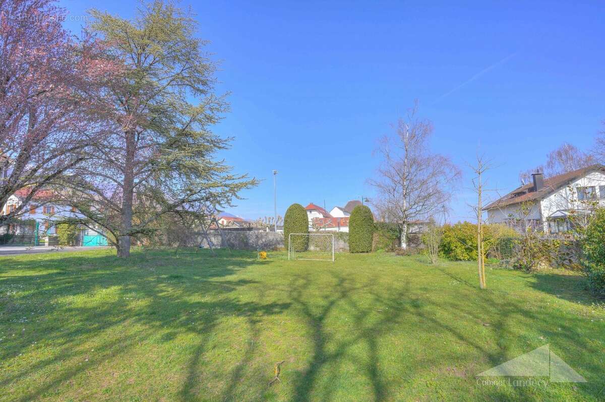 Terrain à SAINT-JEAN-DE-GONVILLE