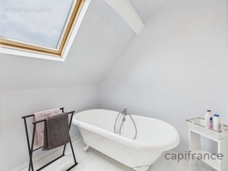 Maison à EQUEMAUVILLE