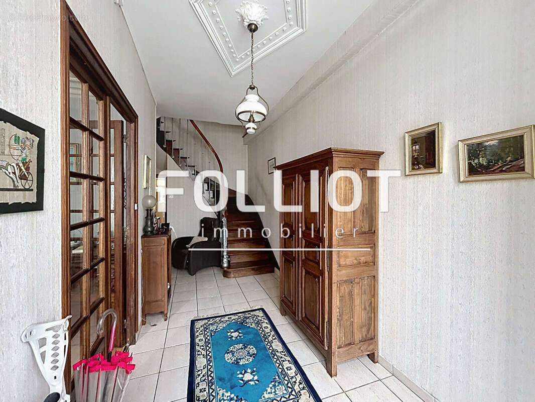 Maison spacieuse de 8 pièces à vendre à Sartilly Baie Bocage - Rare sur le marché ! - photo 2