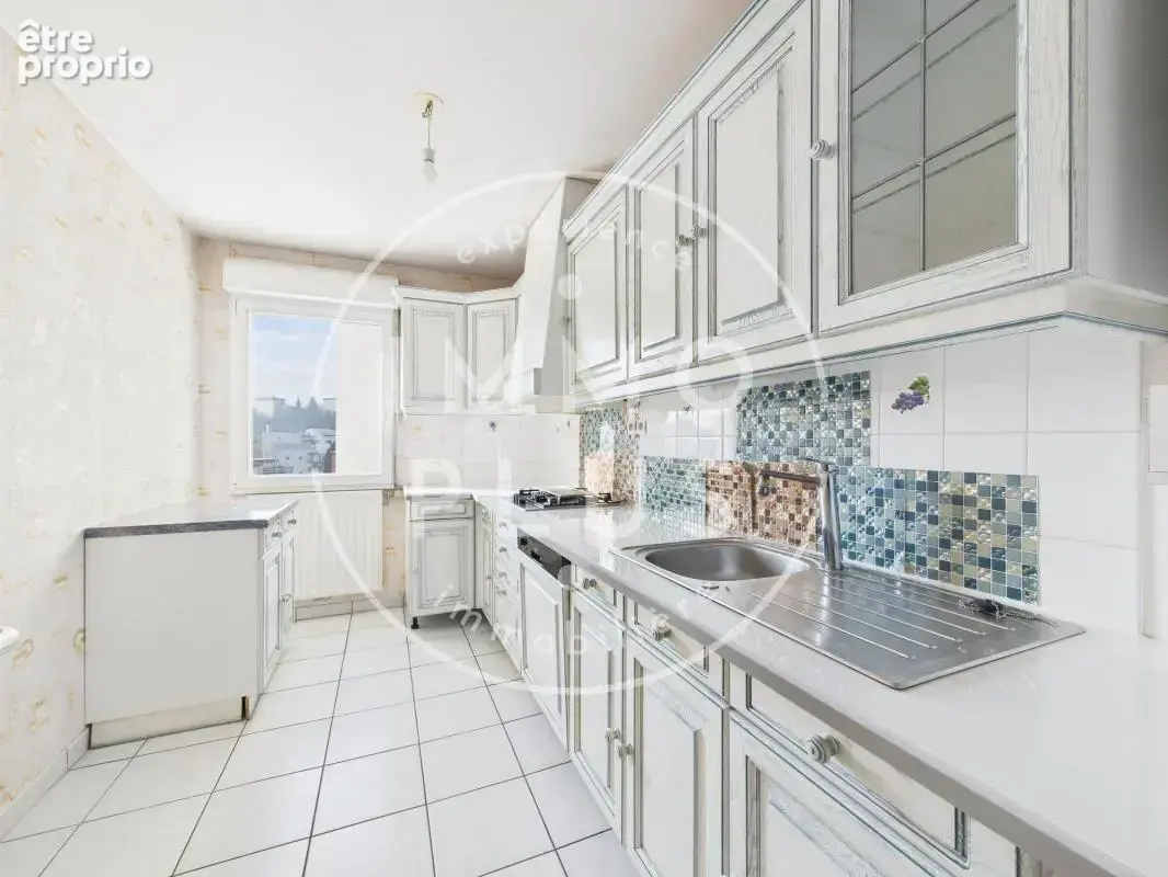Vente - Appartement - 3 pièces + cuisine - 67,83 m² - 279 000 € - photo 2