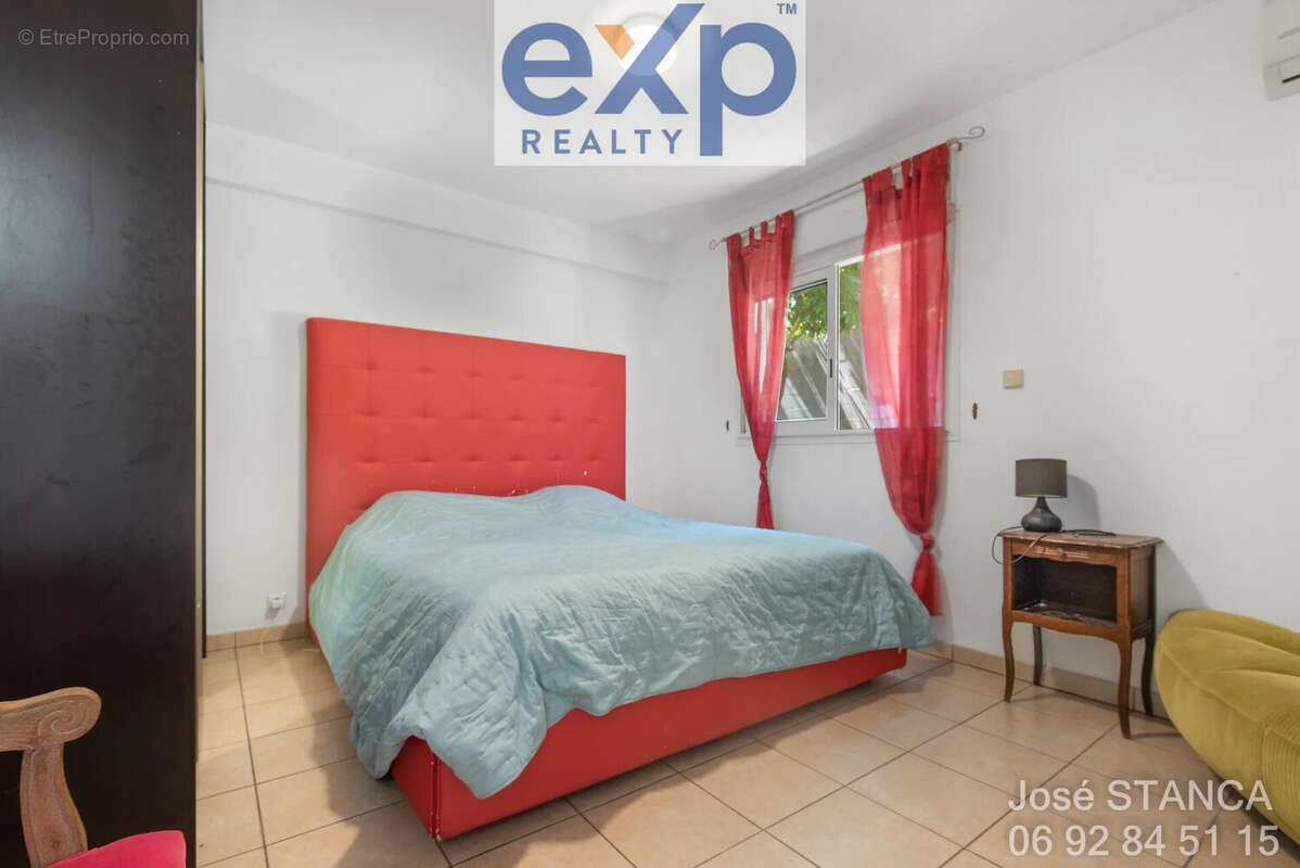 Maison 210 m² à Saint-Paul  - photo 9