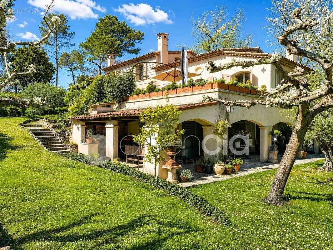 Maison à VALBONNE