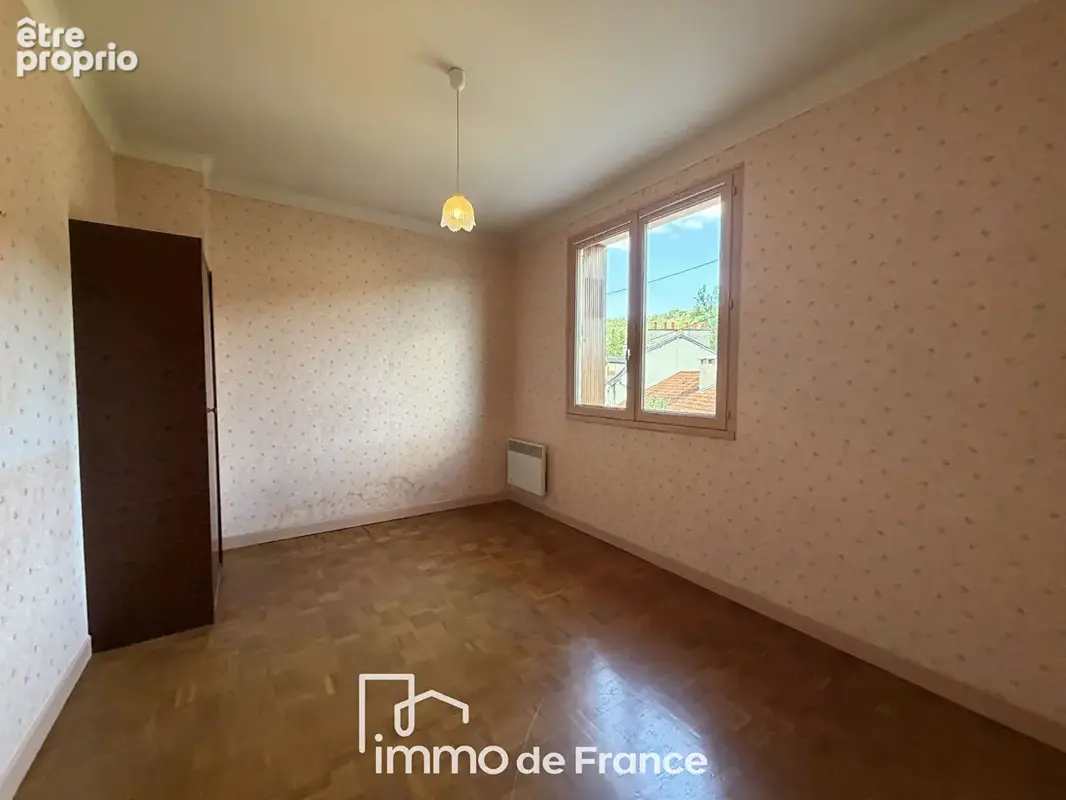 Proche centre-ville- Maison ( 104m2 habitables) avec garage et appartement. - photo 8