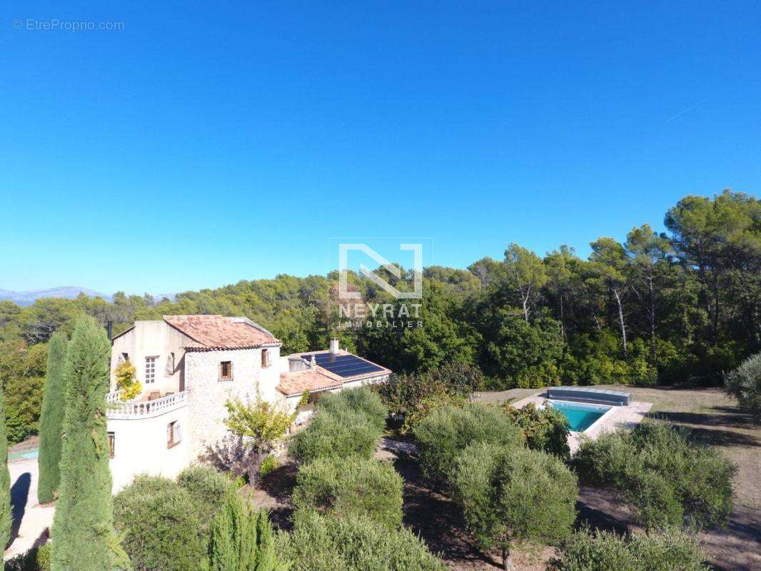 A tourrettes - propriete - proche golf de terre blanches - piscine - tennis - appartement independant - photo 2