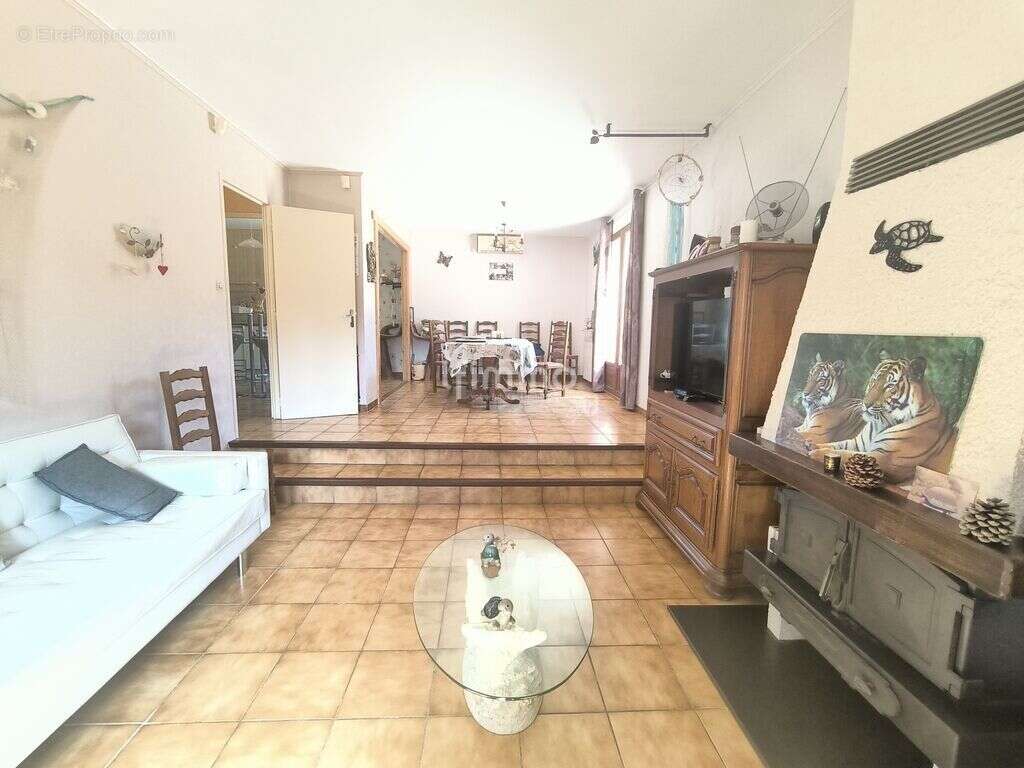 Maison à THEZAN-DES-CORBIERES