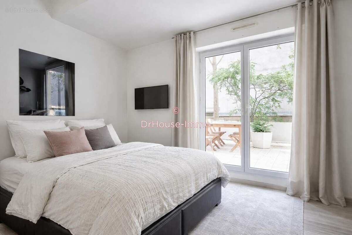 Appartement à PARIS-15E