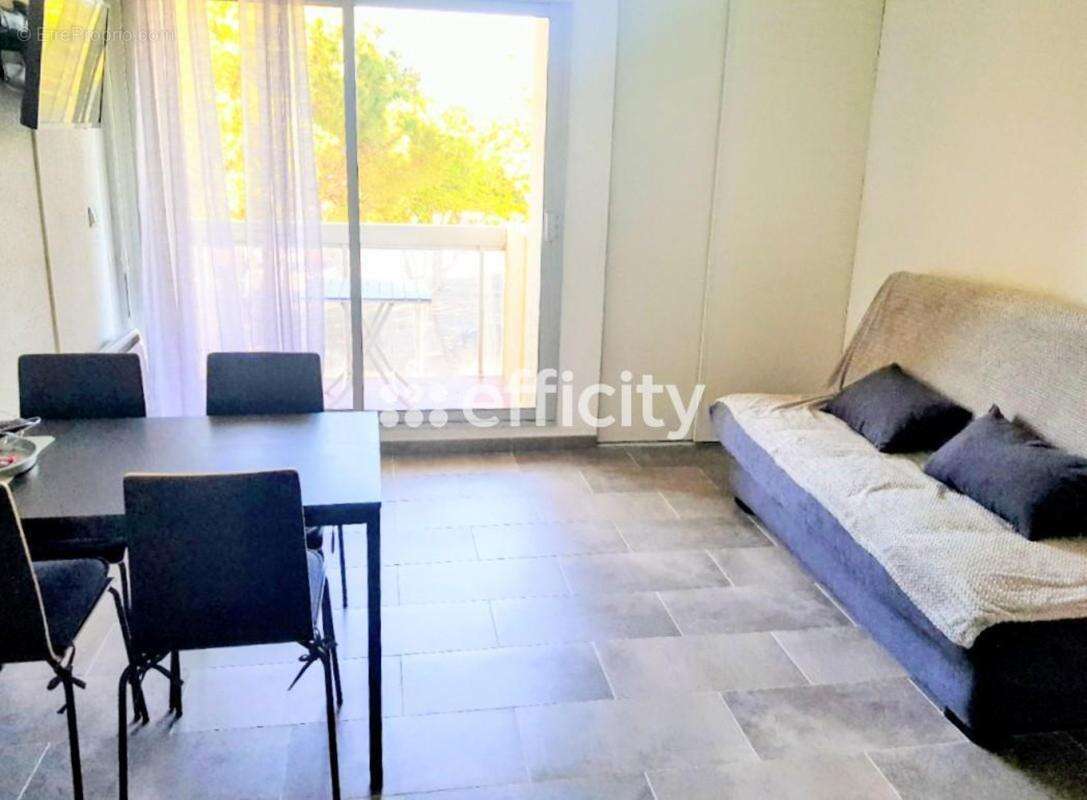 Appartement à MAUGUIO