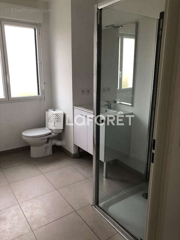 Appartement à SAINT-LAURENT-DU-VAR