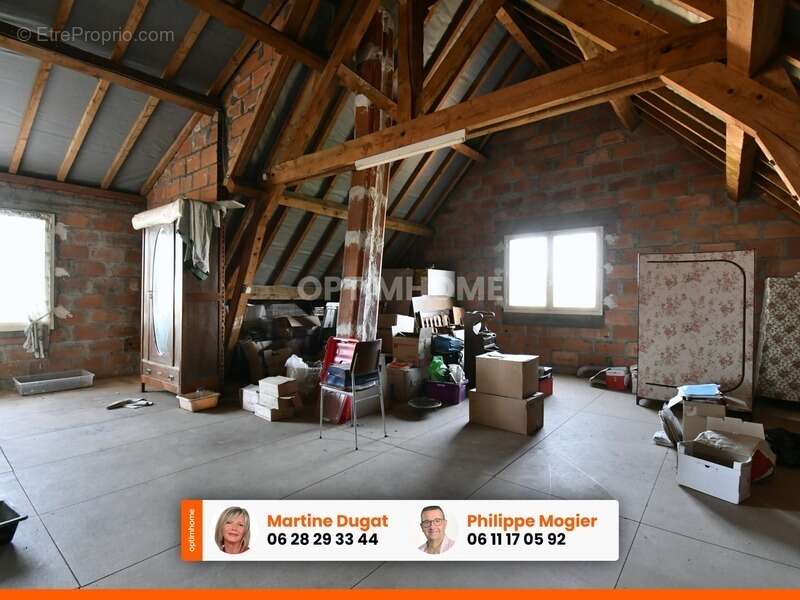 Maison à CREUZIER-LE-VIEUX