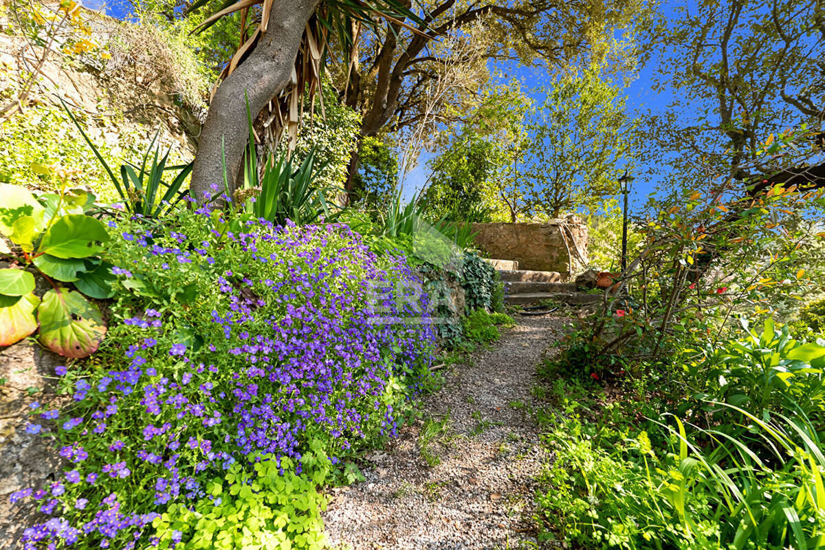 Maison à SIMIANE-COLLONGUE