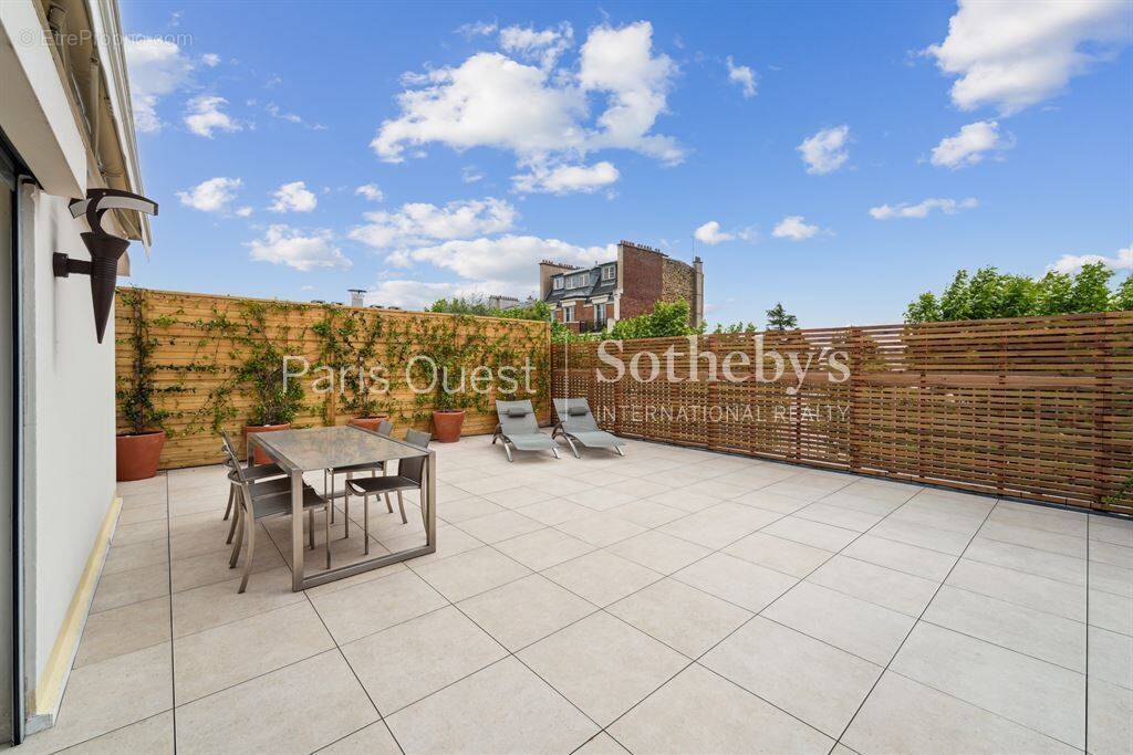 Appartement à NEUILLY-SUR-SEINE