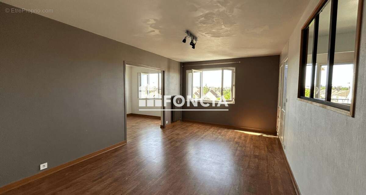 Appartement à MAINVILLIERS