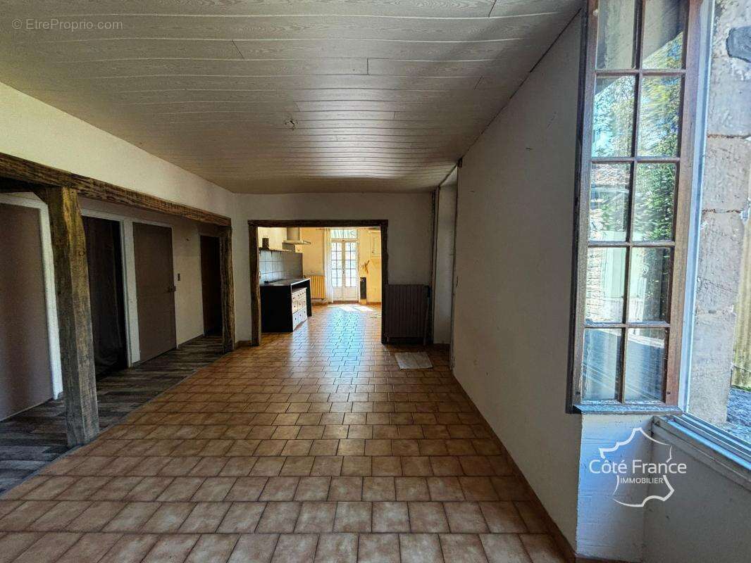 Maison à BAGNAC-SUR-CELE