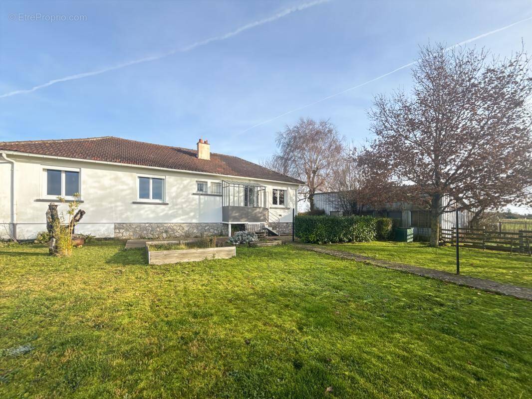 Maison à TILLAY-LE-PENEUX